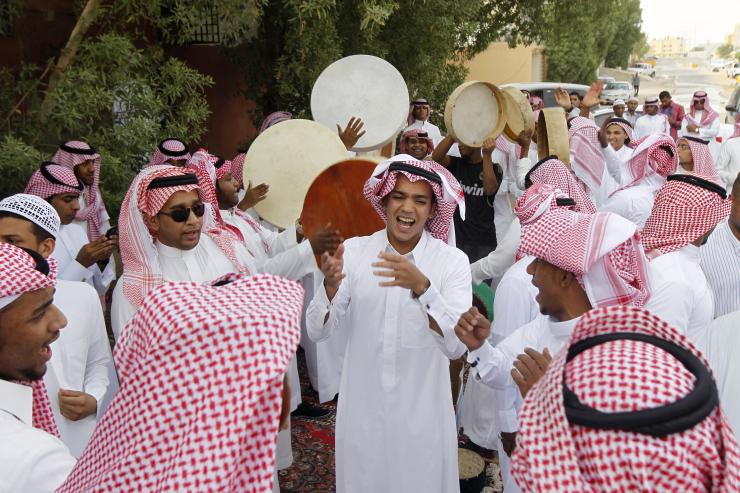 saudi-youth-dance-they-celebrate-eid-al-fitr-riyadh-2012
